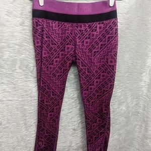 ☀️ 3/ $15 Reebok workout pants--size medium